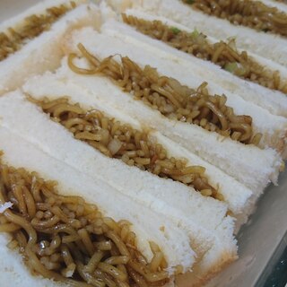 焼きそばサンド